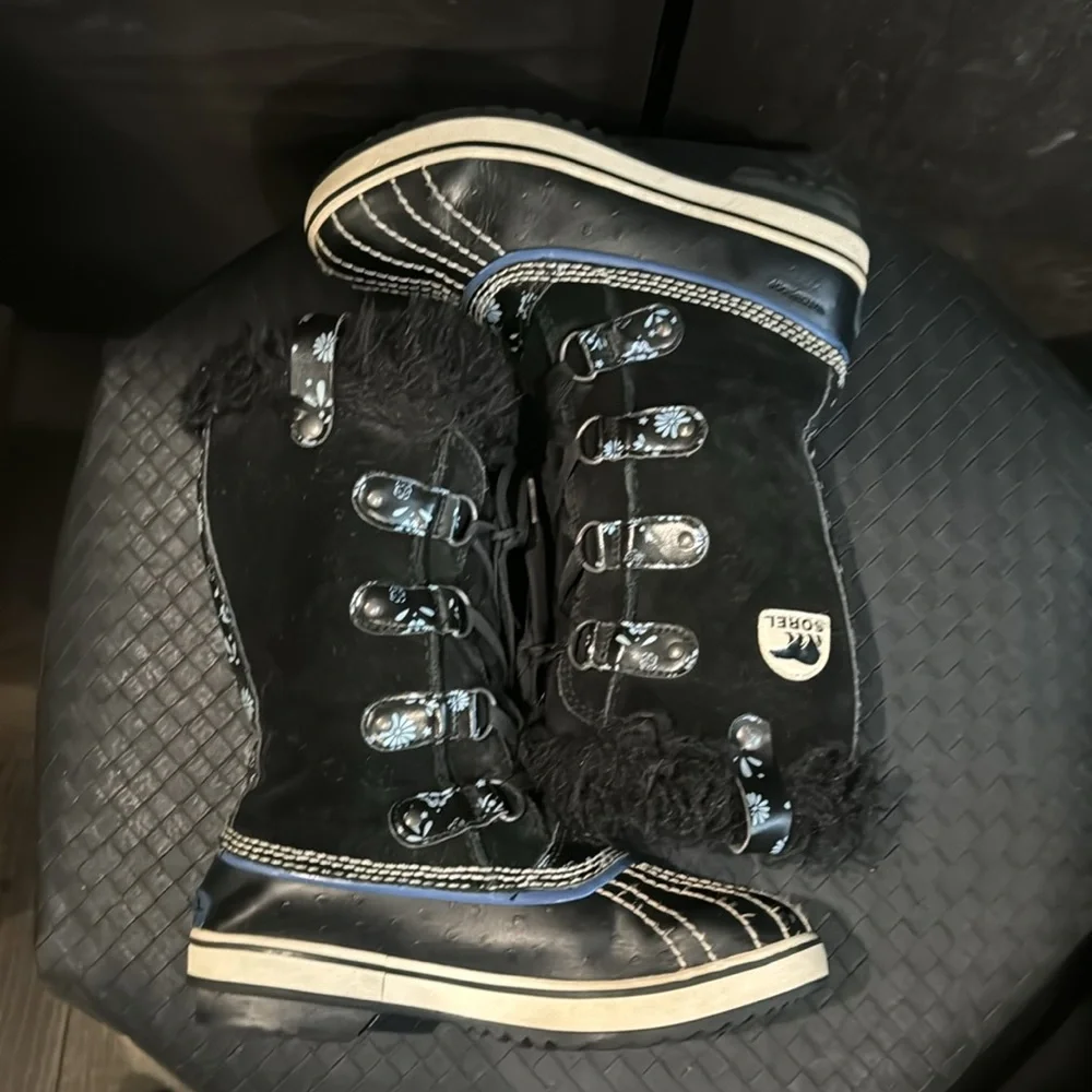 Authentic Sorel signature girls waterproof winter snow boots Sz 2 Euro 33